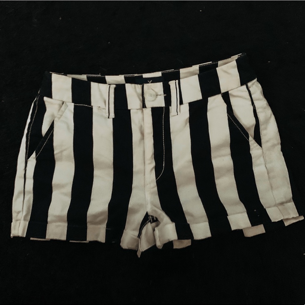 AE BLACK & WHITE STRIPED HIGH-WAISTED SHORTS